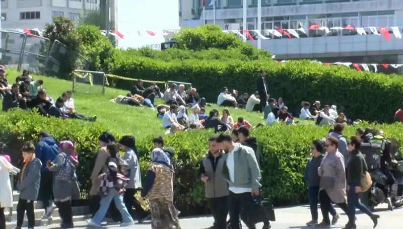 Taksim'de Deprem Sarsıntıları: Neler Oluyor, Ne Yapmalıyız?