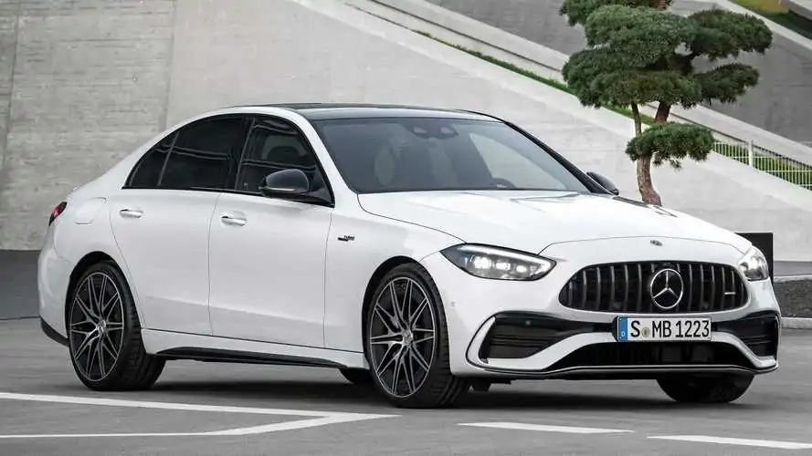 Mercedes-AMG C43 ve SL43, 2024'ü Güçlü Performansla Tamamlıyor