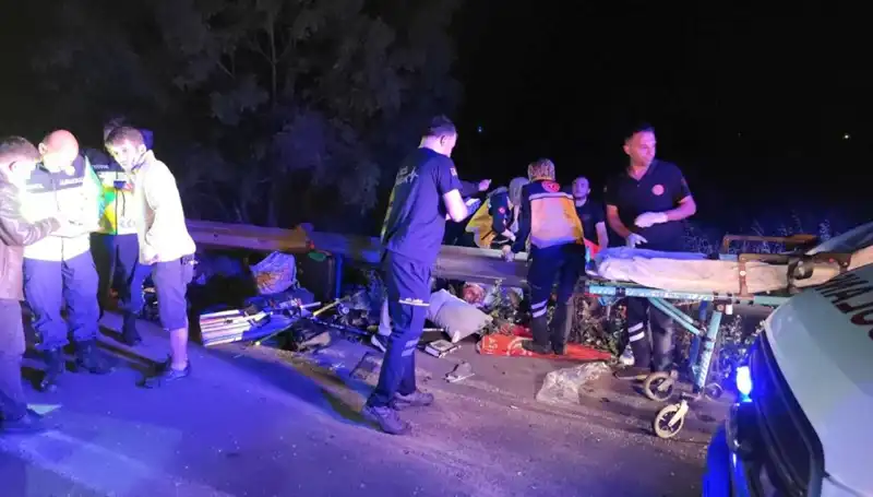 Minibüs Kazası: Yolcular Feci Şekilde Savruldu, Detaylar Şoke Edici!