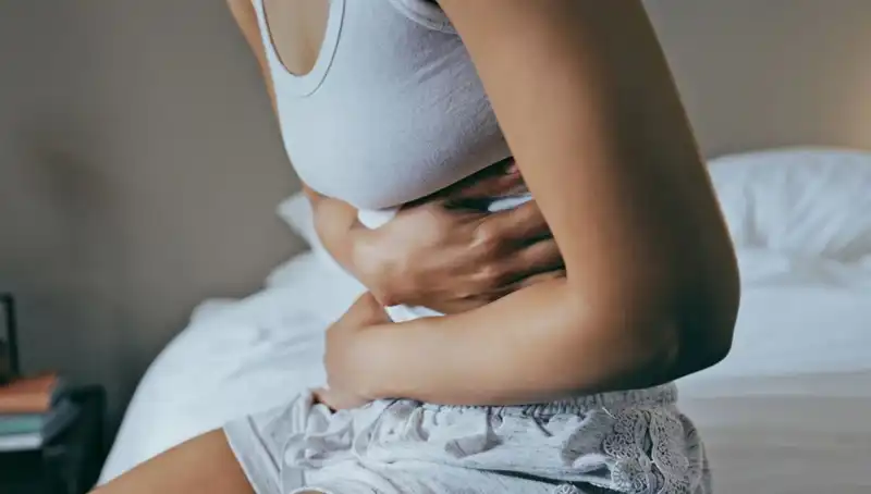 22 Yaşında Bağırsak Kanseri Teşhisi: Belirtileri Görmezden Gelmek Tehlikeli Mi?