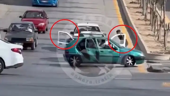 Trafikte Bıçak ve Kılıçla Saldırı: 6 Gözaltı ve Olayın Ardındaki Sebepler