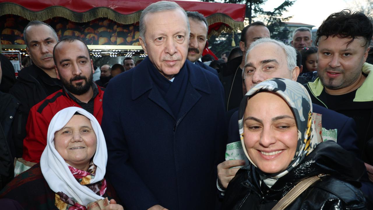 Cumhurbaşkanı Erdoğan'dan Sultanahmet'te Kandil Kutlaması