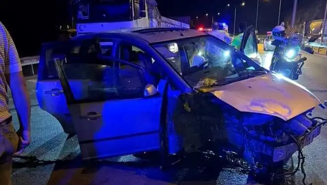 Otomobil Bariyere Çarptı: Korkunç Kazada Bir Ölü, Üç Yaralı