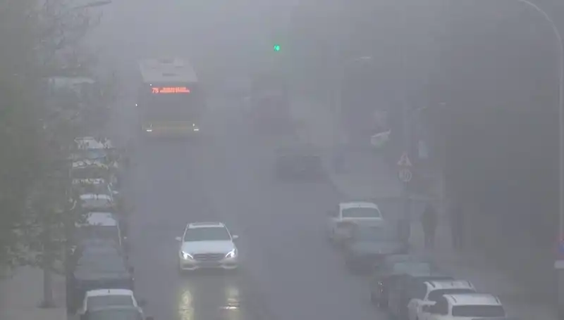 İstanbul'un Gözde Bölgelerinde Görüş Mesafesi Düşük! Sis Etkisi Panik Yaratıyor