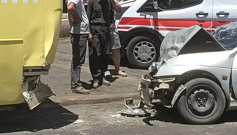 Halk Otobüsü ile Otomobil Çarpıştı: 2 Yaralı Olayı Detaylandırıyor