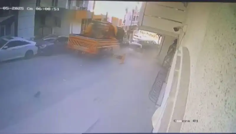 Kontrolden Çıkan Vinç 23 Araca Çarparak Güvenliği Tehdit Etti
