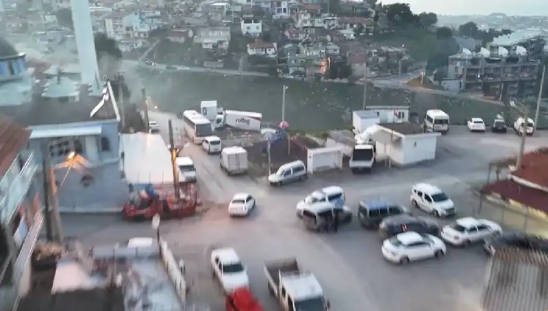 İzmir'de Tarihi Operasyon: 99 Farklı Adreste 133 Gözaltı Gerçekleşti!