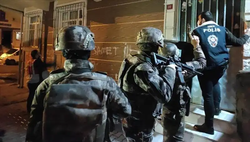 Adana'da Yoldaşlar Suç Örgütüne Dev Operasyon: 41 Kişi Tutuklandı!