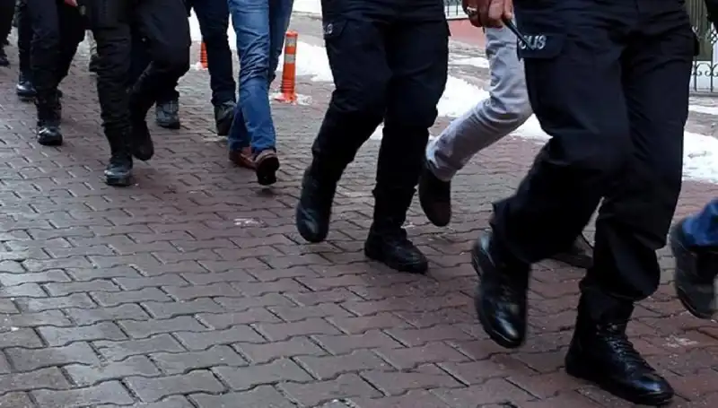 Antalya'da Silah Kaçakçılığına Büyük Darbe: Operasyonda 10 Gözaltı