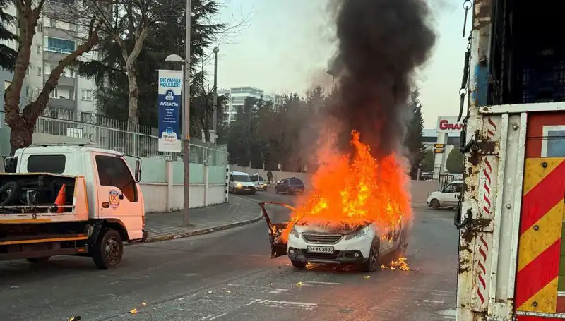 Alev Topuna Dönüşen Araç, Caddeyi Sarsan Korku Dolu Anlar Yaşattı