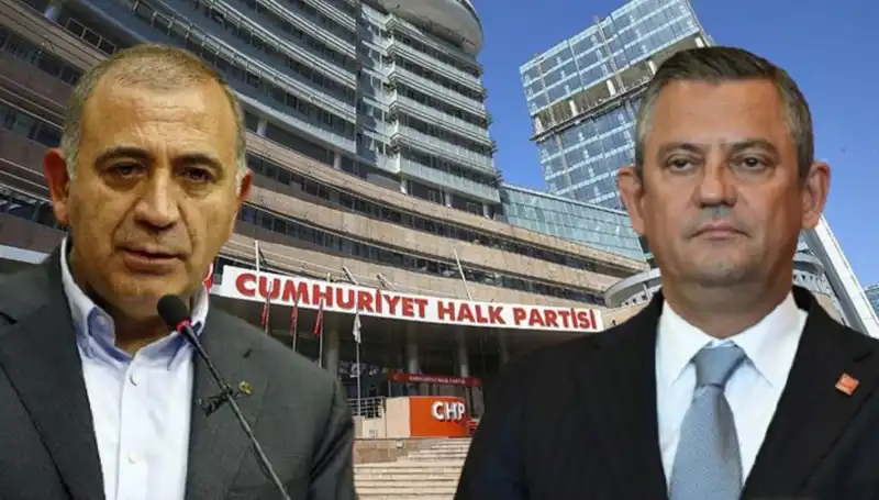 CHP Kuruluş Töreninde Büyük Buluşma: Tekin ve Özgür Özel Aynı Sahneye Çıkıyor
