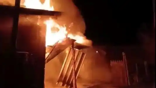 Karabük’te Yangın Korkutan Boyutlara Ulaşarak İki Evi Küle Dönüştürdü